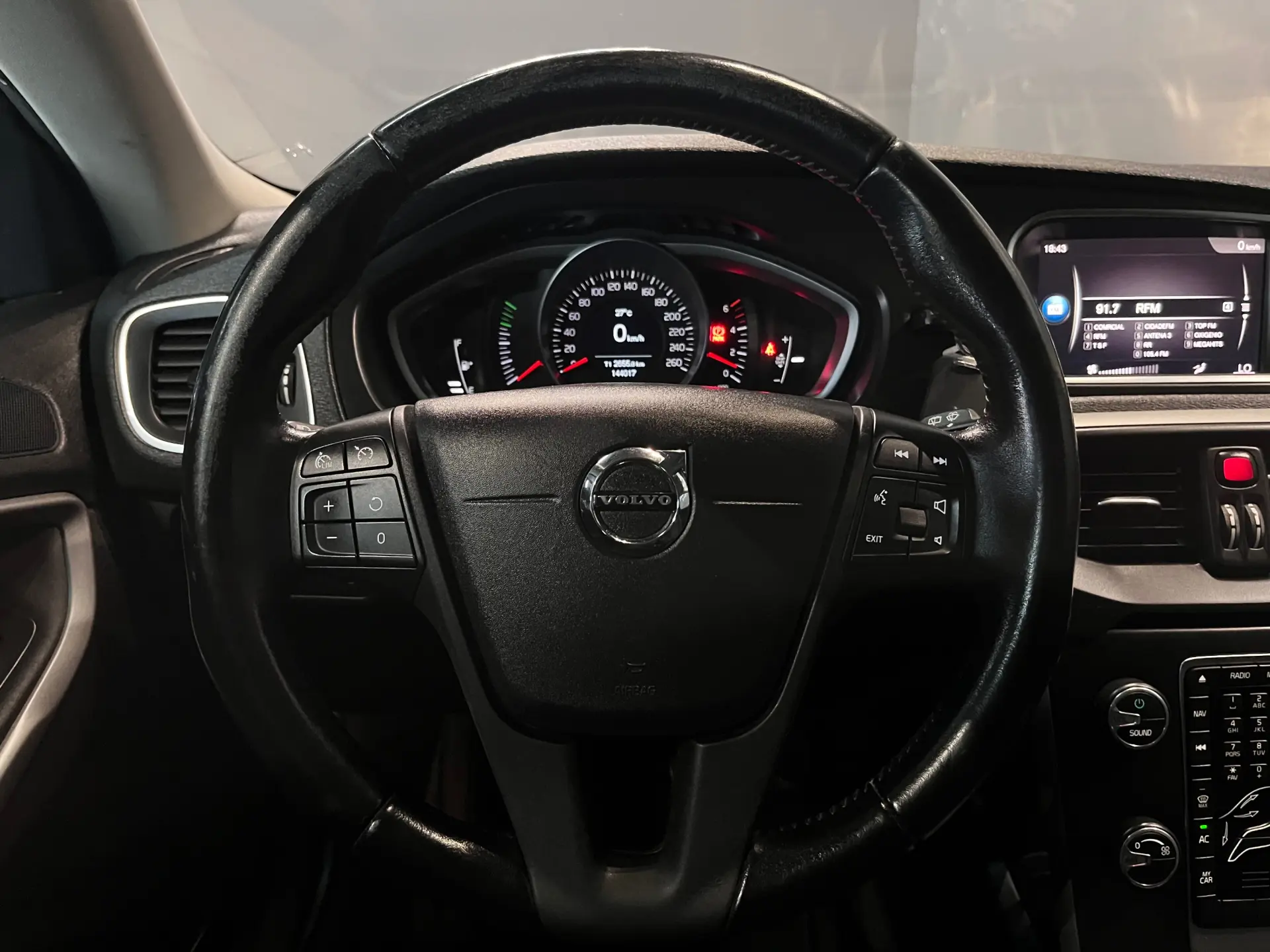 Volvo V40 14