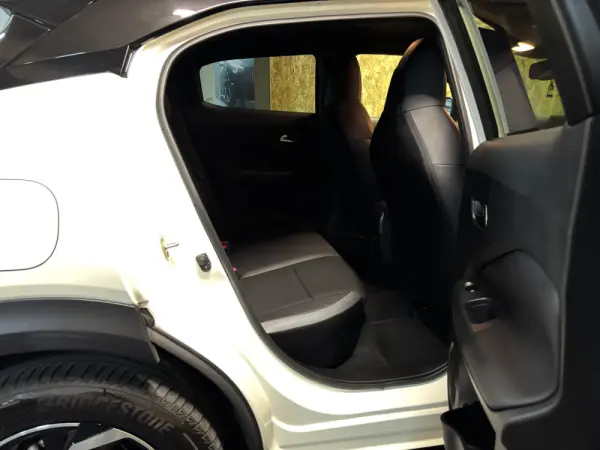 Nissan Juke 1.0 DIG-T N-Design Black 10