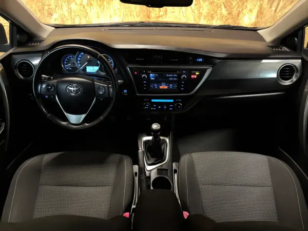 Toyota Auris Touring Sports 1.4 D-4D Comfort+Pack Sport+Navi 13