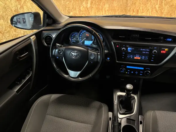 Toyota Auris Touring Sports 1.4 D-4D Comfort+Pack Sport+Navi 14