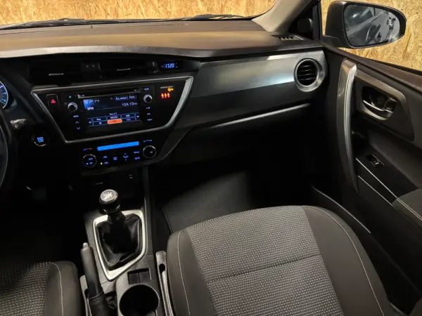 Toyota Auris Touring Sports 1.4 D-4D Comfort+Pack Sport+Navi 15
