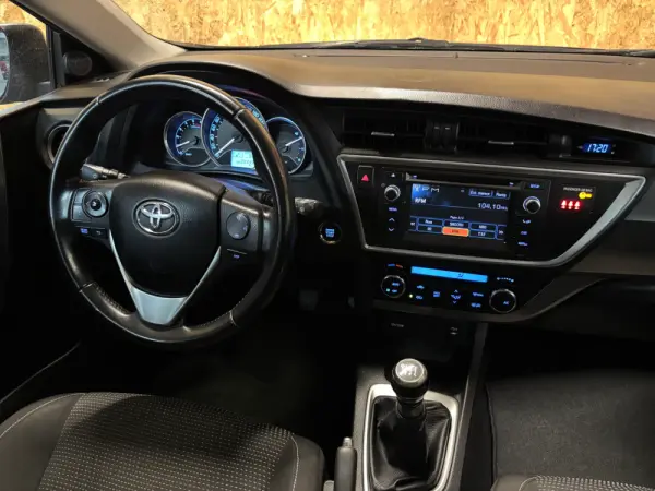 Toyota Auris Touring Sports 1.4 D-4D Comfort+Pack Sport+Navi 17