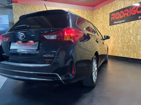 Toyota Auris Touring Sports 1.4 D-4D Comfort+Pack Sport+Navi 21