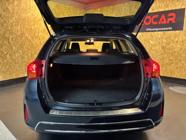 Toyota Auris Touring Sports 1.4 D-4D Comfort+Pack Sport+Navi 25
