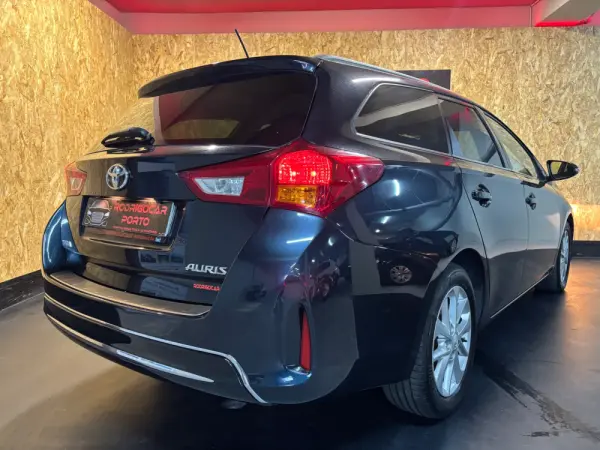 Toyota Auris Touring Sports 1.4 D-4D Comfort+Pack Sport+Navi 27