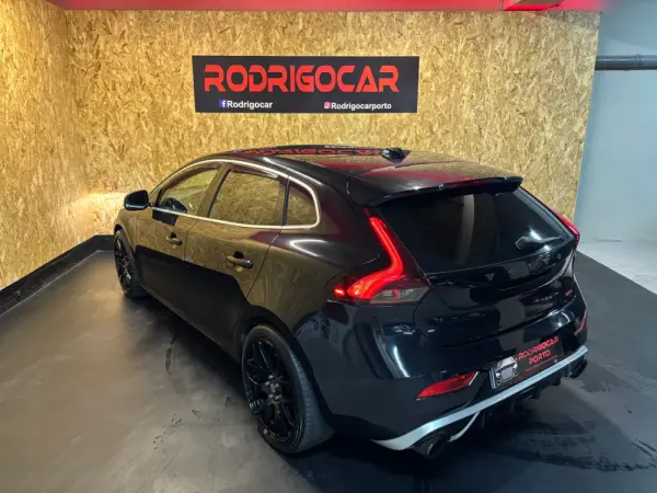 Volvo V40 1.6 D2 R-Design 4