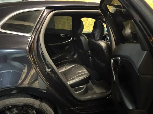 Volvo V40 1.6 D2 R-Design 11