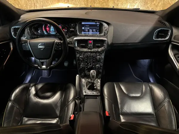 Volvo V40 1.6 D2 R-Design 14