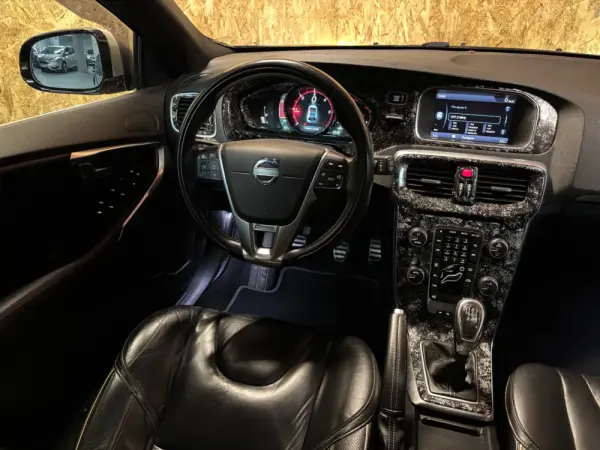 Volvo V40 1.6 D2 R-Design 15