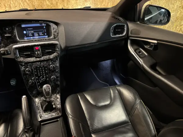 Volvo V40 1.6 D2 R-Design 16