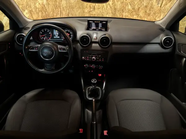 Audi A1 1.2 TFSi Attraction 12