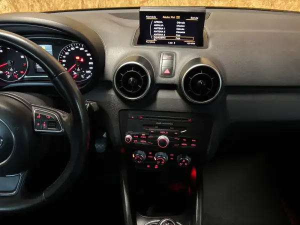 Audi A1 1.2 TFSi Attraction 15