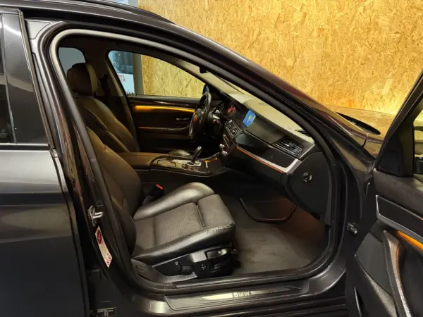 BMW 520 d Pack M Auto 10