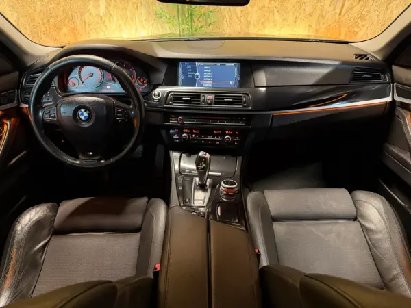 BMW 520 d Pack M Auto 12