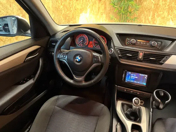 BMW X1 16 d sDrive Line Sport 13