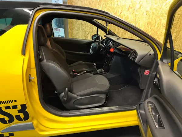 Citroen DS3 1.2 VTi So Chic 12