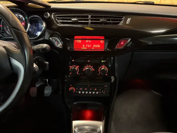Citroen DS3 1.2 VTi So Chic 17