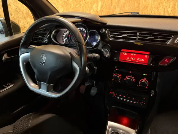Citroen DS3 1.2 VTi So Chic 18
