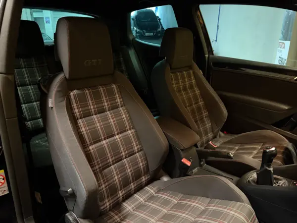 Volkswagen Golf 2.0 TSi GTi 11