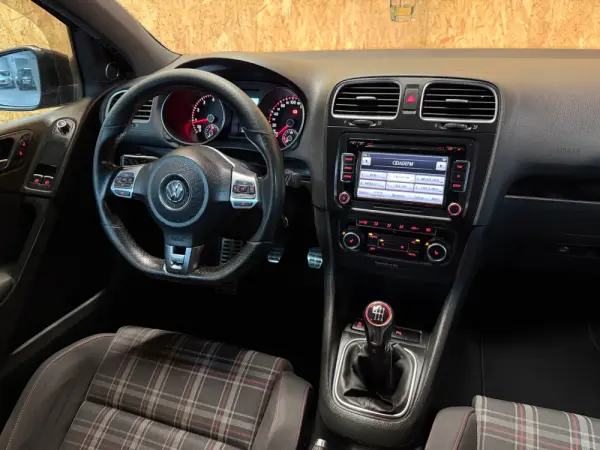 Volkswagen Golf 2.0 TSi GTi 13