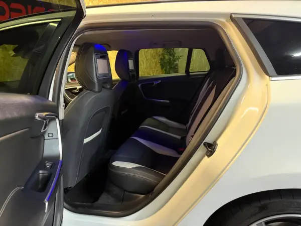 Volvo V60 1.6 D2 Drive R-Design Powershift Start/Stop 2