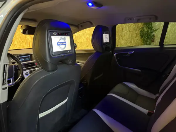 Volvo V60 1.6 D2 Drive R-Design Powershift Start/Stop 3