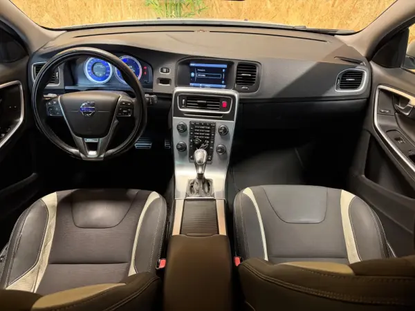 Volvo V60 1.6 D2 Drive R-Design Powershift Start/Stop 8