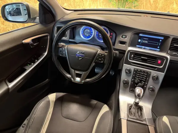 Volvo V60 1.6 D2 Drive R-Design Powershift Start/Stop 9