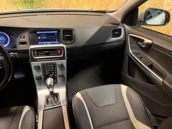 Volvo V60 1.6 D2 Drive R-Design Powershift Start/Stop 10