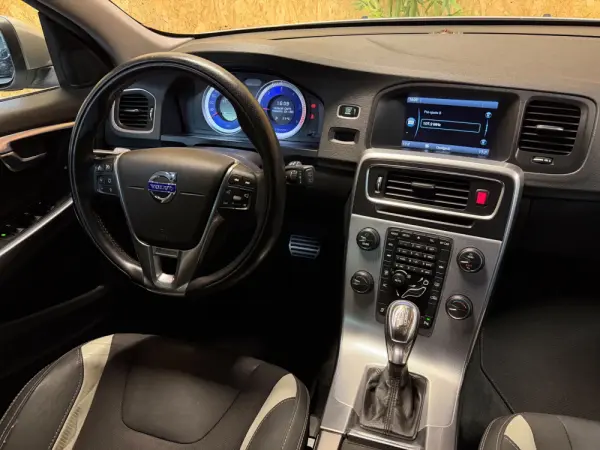 Volvo V60 1.6 D2 Drive R-Design Powershift Start/Stop 11