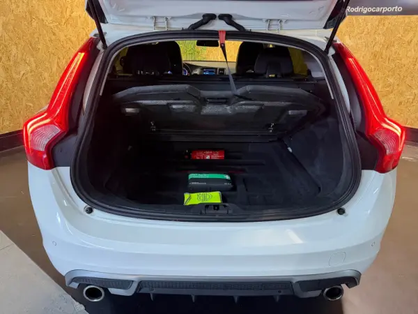 Volvo V60 1.6 D2 Drive R-Design Powershift Start/Stop 18