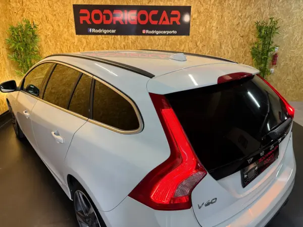 Volvo V60 1.6 D2 Drive R-Design Powershift Start/Stop 24