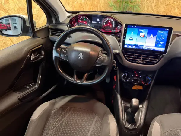 Peugeot 208 1.4 HDi Access 5