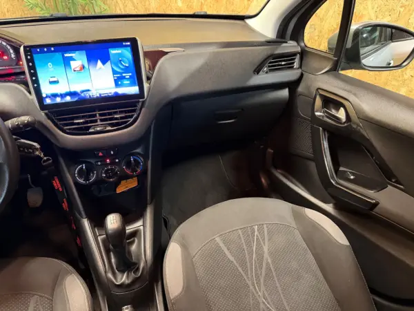 Peugeot 208 1.4 HDi Access 6