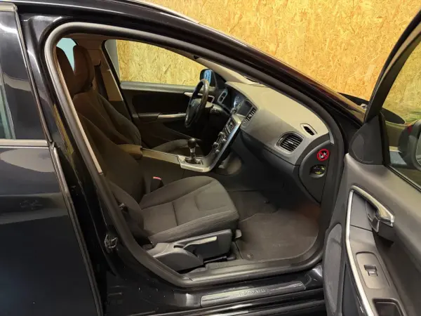 Volvo V60 2.0 D3 Momentum Start/Stop 3