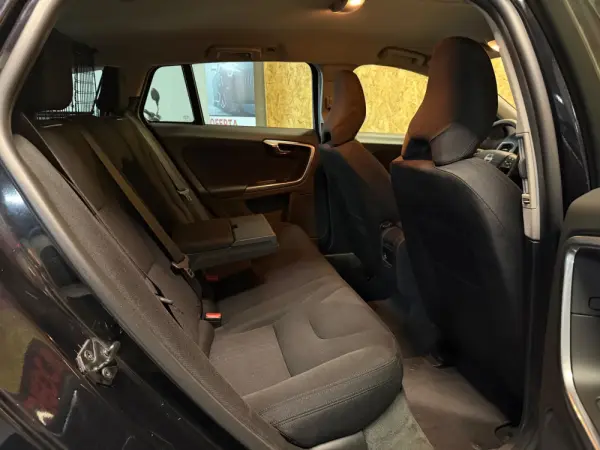 Volvo V60 2.0 D3 Momentum Start/Stop 2