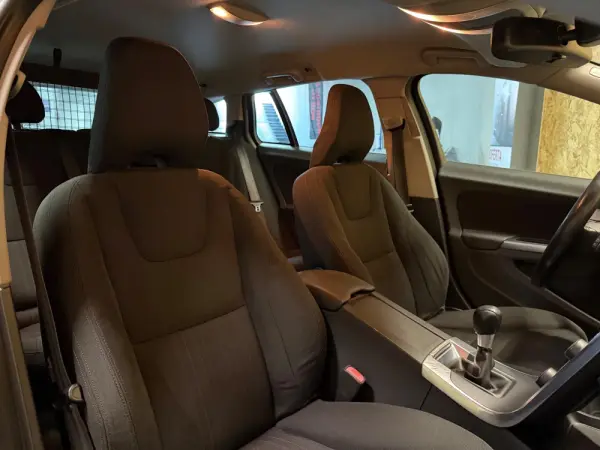 Volvo V60 2.0 D3 Momentum Start/Stop 4