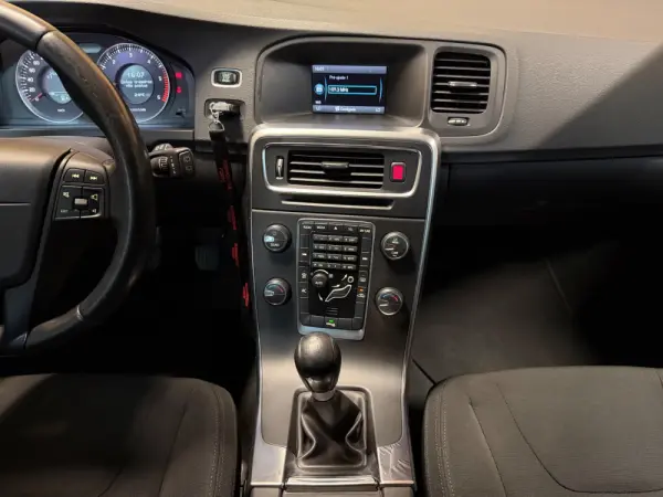 Volvo V60 2.0 D3 Momentum Start/Stop 9