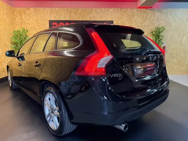 Volvo V60 2.0 D3 Momentum Start/Stop 13