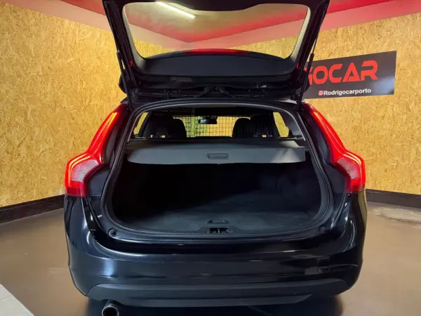 Volvo V60 2.0 D3 Momentum Start/Stop 16