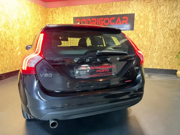Volvo V60 2.0 D3 Momentum Start/Stop 18