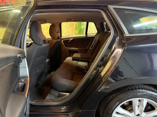 Volvo V60 2.0 D3 Momentum Start/Stop 31