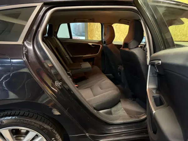 Volvo V60 2.0 D3 Momentum Start/Stop 32