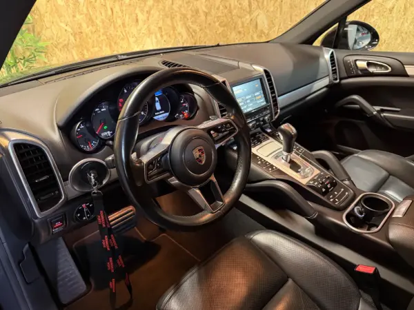 Porsche Cayenne Electric 3