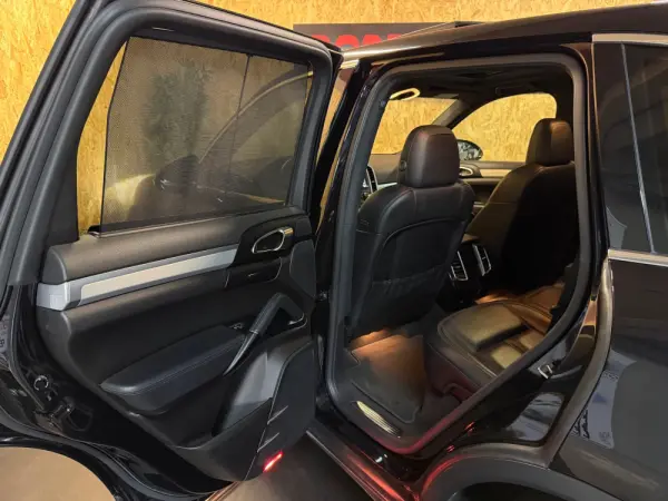 Porsche Cayenne Electric 6