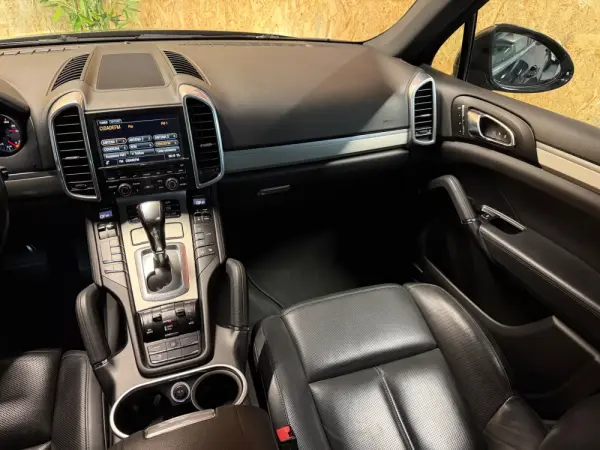 Porsche Cayenne Electric 15