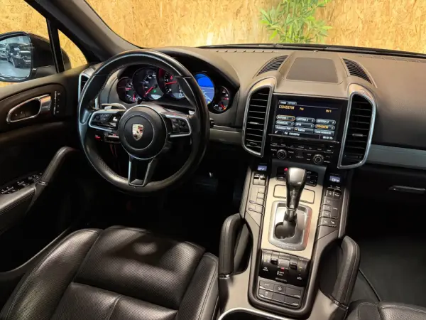 Porsche Cayenne Electric 14