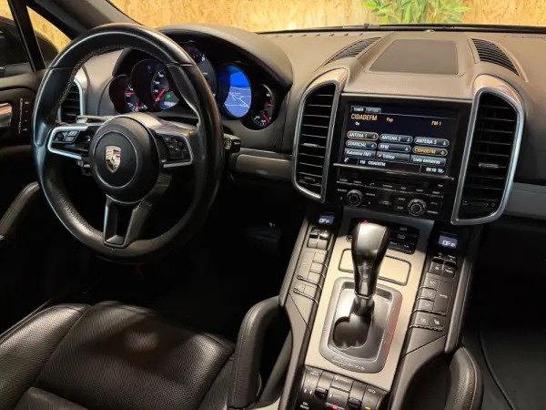 Porsche Cayenne Electric 18