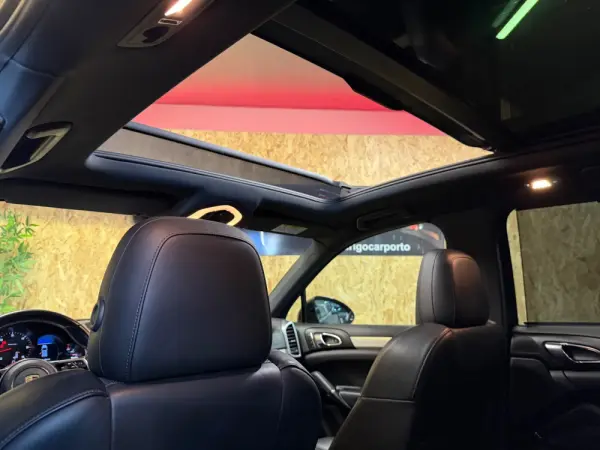 Porsche Cayenne Electric 21
