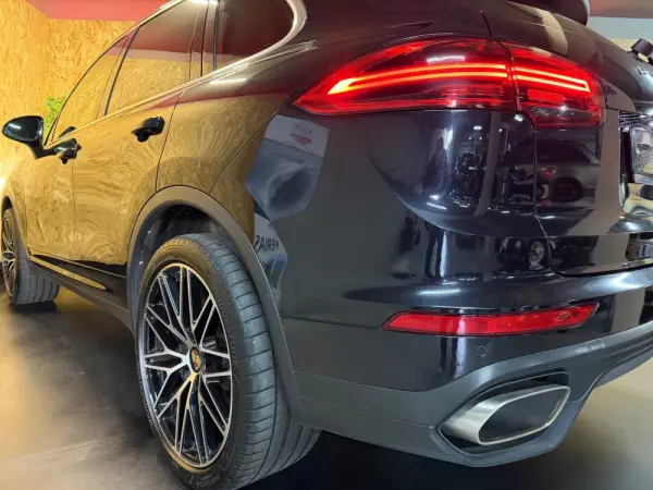 Porsche Cayenne Electric 27
